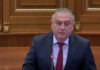 Radulović u Skupštini Kosova u majici „Studenti pobeđuju“, stranka Za slobodu, pravdu i opstanak finansirala i pano u Lapljem Selu