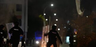 Bilans protesta u Prištini: Šest policajaca povređeno, 11 demonstranata zatražilo pomoć, troje privedeno FOTO: Kallxo/protest