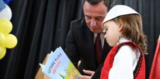 Vlada Kosova odobrila 1,85 miliona evra Nacionalnom savetu Albanaca; raniji transferi bili blokirani u Srbiji FOTO: Ardita Sinani FB/Aljbin Kurti, knjige, Albanska deca