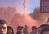 Kosovska policija o protestu kod Skupštine: Pokušaji ulaska iza ograde, bacanje pirotehnike, jedan demonstrant priveden FOTO: Kallxo/Protest