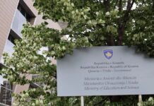 Ministarstvo obrazovanja u Prištini: Imamo dokaze da su maturanti pozivani da obavezno idu na protest u Prištini FOTO: Ministarstvo obrazovanja i nauke