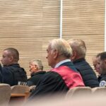 Suđenje za ratne zločine u selima kod Gnjilana, svedok: „Paravojnici su mi mojom krvlju iscrtali srpske simbole po telu“ FOTO: Zakletva za pravdu/Suđenje Srbima iz Gnjilana