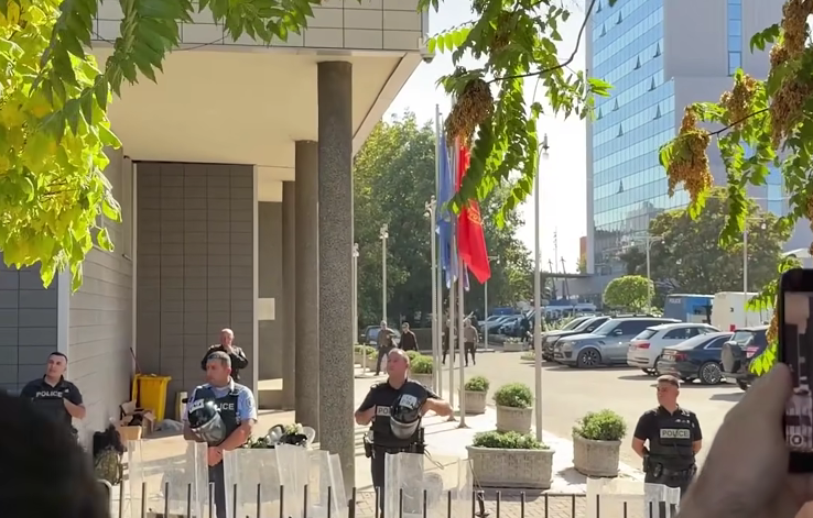 Poslednji dan za izbor predsednika: PDK traži vanrednu sednicu, protest traje, Kurti se obraća