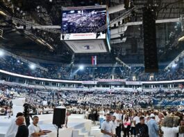 Povećavaćemo plate ljudima na Kosovu i Metohiji i boriti se za teritorijalni integritet Srbije, poručio Vučić iz Beogradske arene