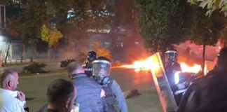 Suzavac, vodeni topovi i oklopna vozila u Prištini: Protest eskalirao posle neuspeha dogovora Kurti–Hamza FOTO: Kallxo/protest