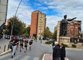 MitroRun Crosses Into North Mitrovica Despite Municipal Objections: Mayor Peci Joins Race, Police Detain Resident, Local NGO Director Calls Event “Political Territory-Marking” FOTO: KoSSev/Mitrorun, policija, trka