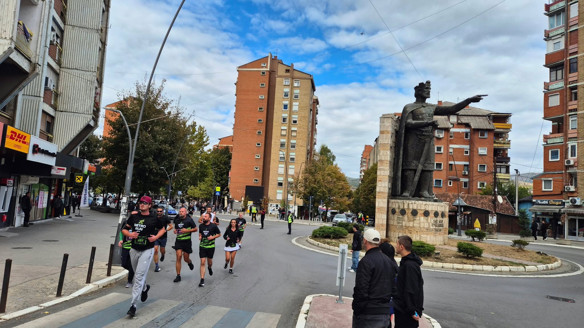 MitroRun Crosses Into North Mitrovica Despite Municipal Objections: Mayor Peci Joins Race, Police Detain Resident, Local NGO Director Calls Event “Political Territory-Marking”