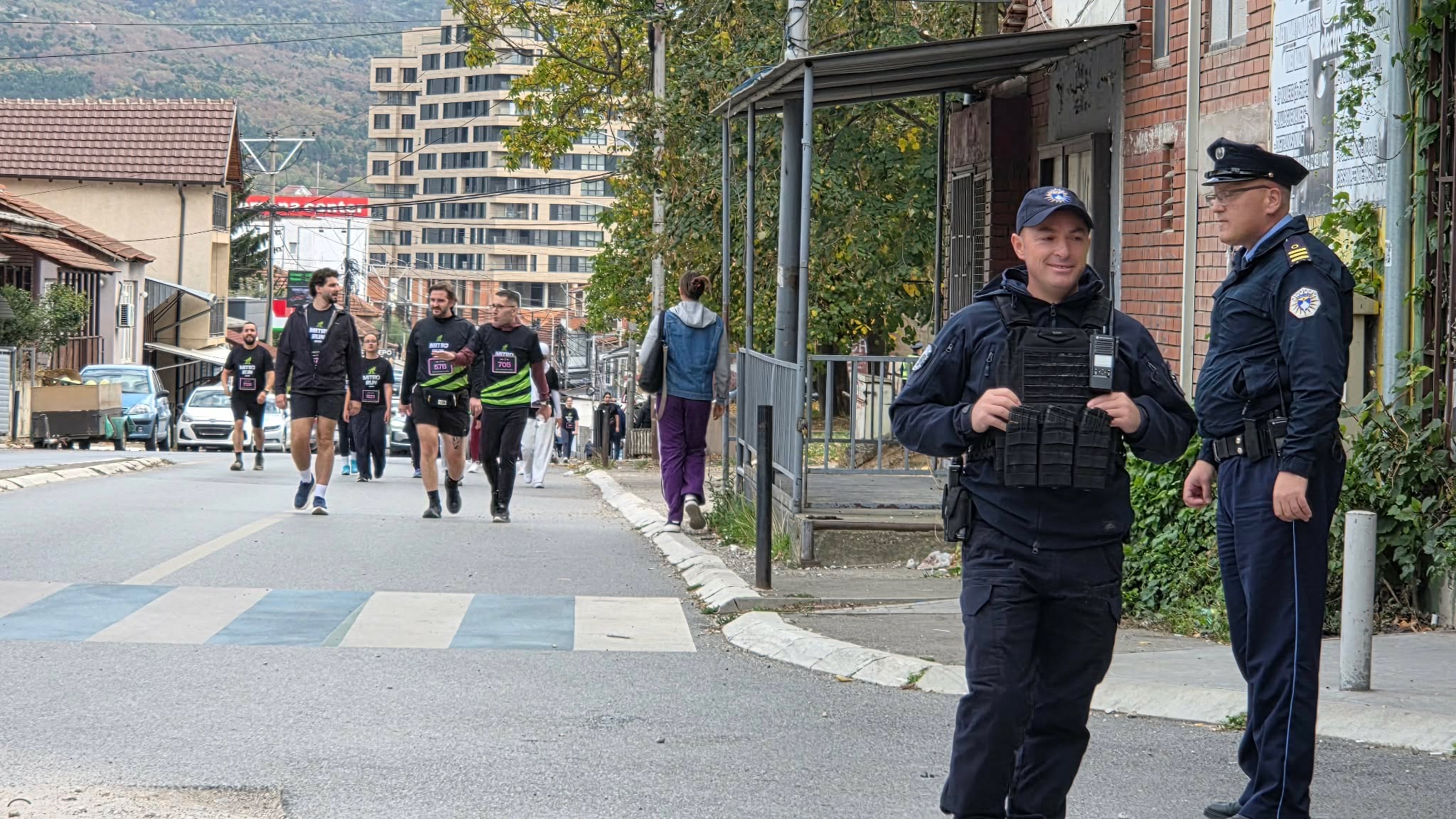 „MitroRun“ održan i kroz Severnu Mitrovicu uprkos protivljenju opštine: Građanin odveden u policiju zbog reči „provokacija“, pušten bez kazne