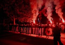 Sedamnaesta noć protesta u Prištini: Marš do Ministarstva pravde, zahtev da se procesuira zakon o Specijalizovanim većima FOTO: Liria ka emer UČK protest