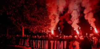 Sedamnaesta noć protesta u Prištini: Marš do Ministarstva pravde, zahtev da se procesuira zakon o Specijalizovanim većima FOTO: Liria ka emer UČK protest